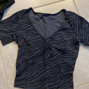 Lululemon tee